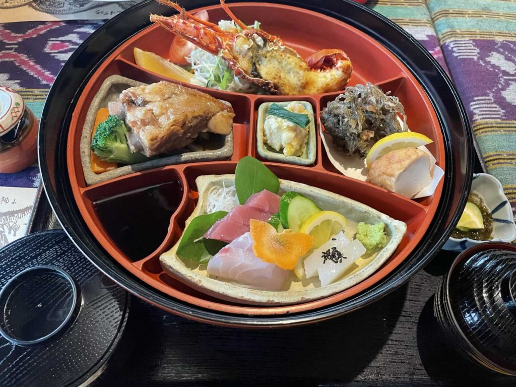 ばしゃ山村レストランAMAネシア