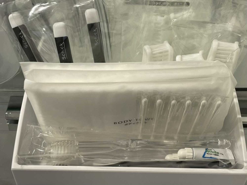 The BREAKFAST HOTEL MARCHE石垣島のハリウッドトリプルルーム16㎡