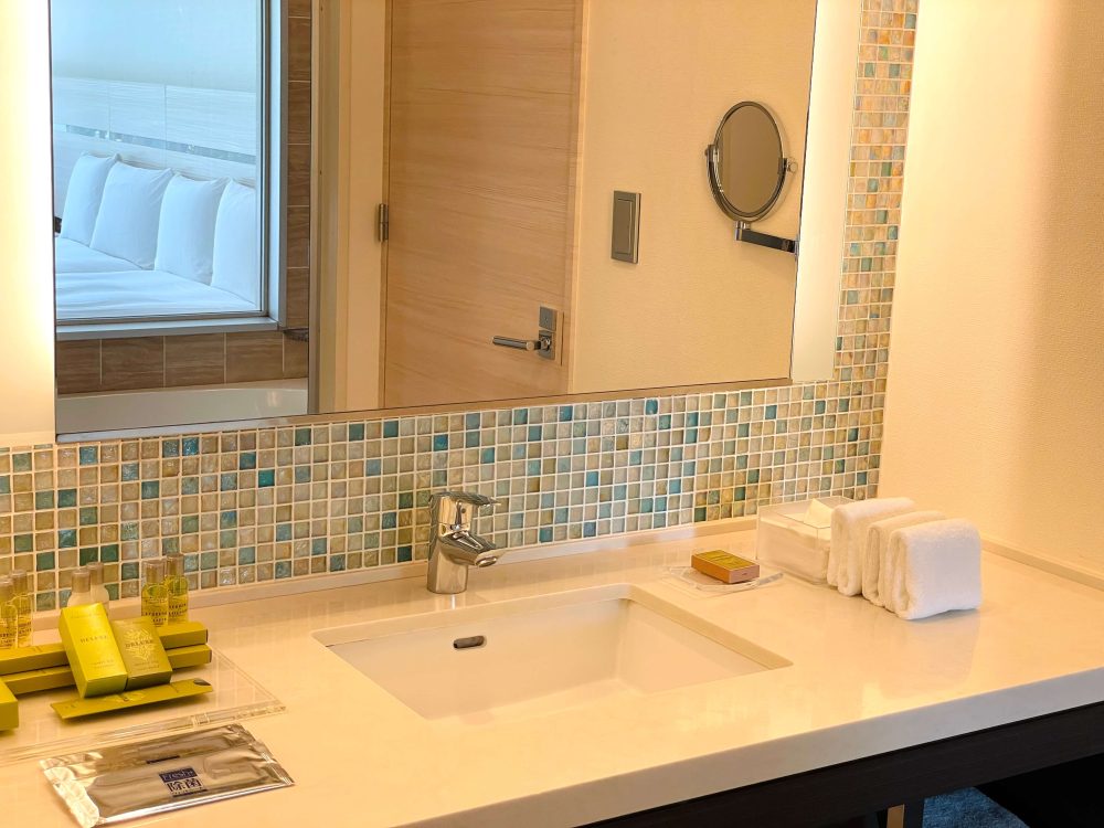 ヒルトン沖縄北谷リゾートのツインルームwith ガーデンの洗面所