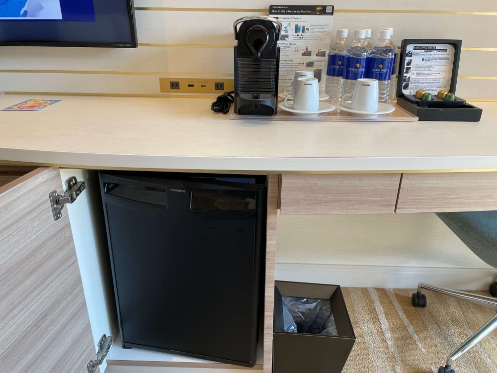 ダブルツリーbyヒルトン沖縄北谷のオーシャンビュー with テラス(ツインベッド)のお部屋