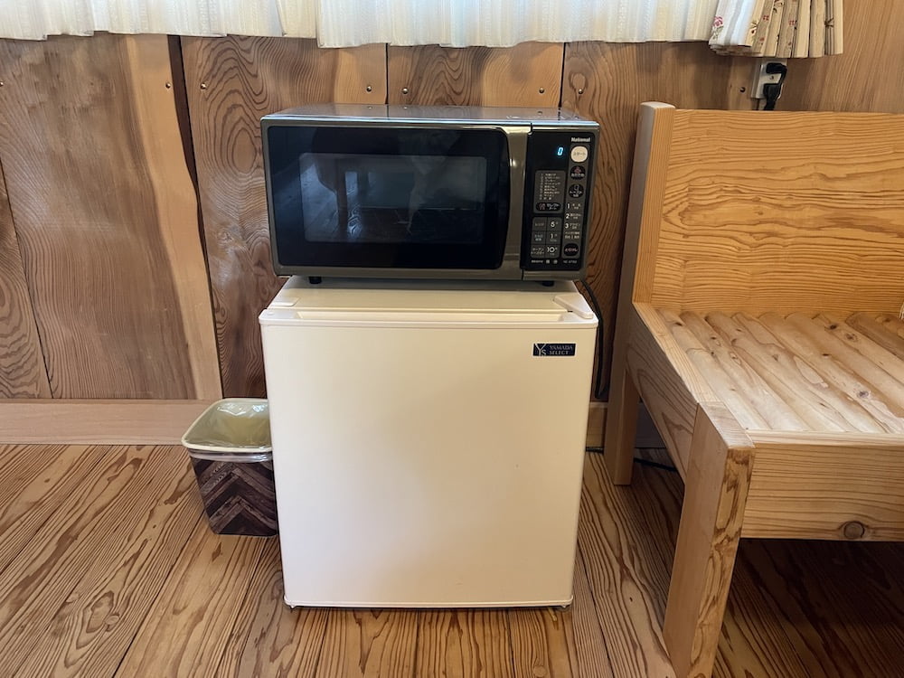 人吉神城の宿の冷蔵庫と電子レンジ