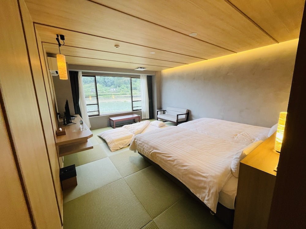 人吉温泉旅館 翠嵐楼の和モダン室