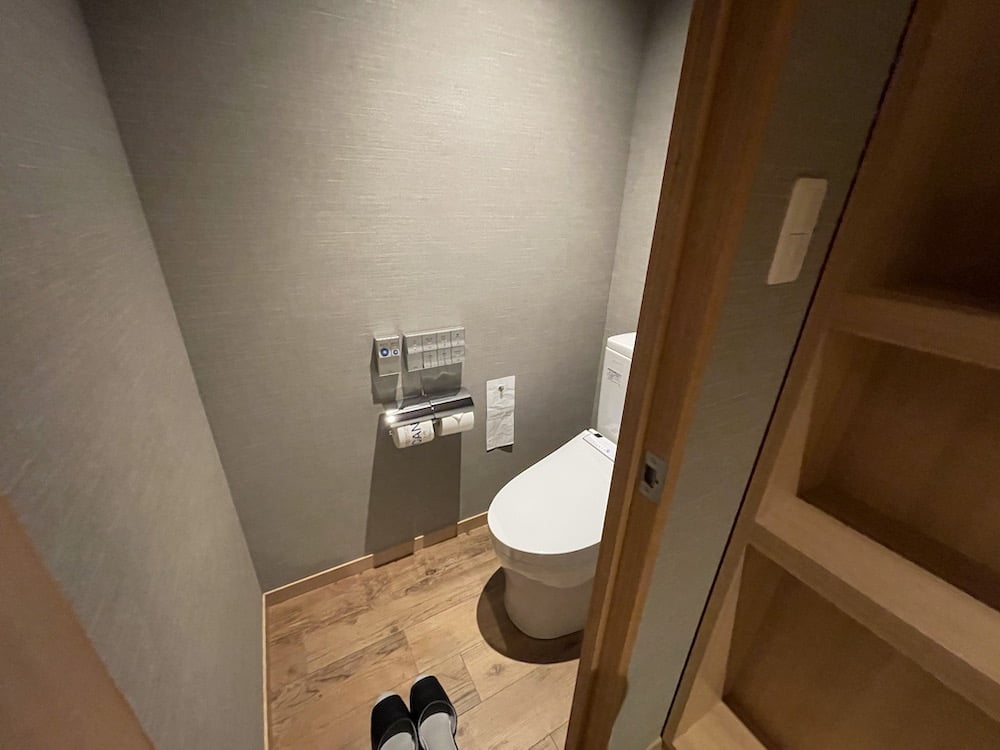 人吉温泉旅館 翠嵐楼のお部屋のトイレ