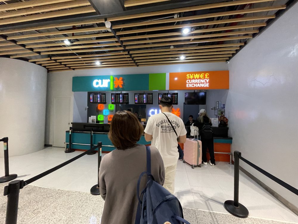 セブマクタン空港の両替所