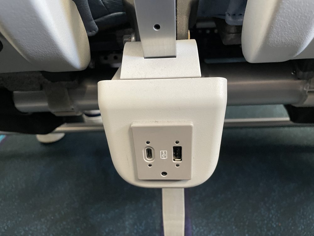 セブパシフィックの機内では充電ができる